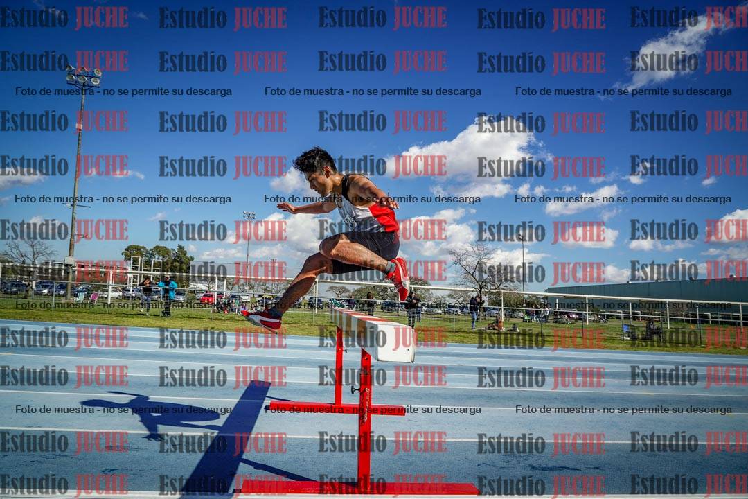 Fotos de los 3000 m con obstáculos de varones