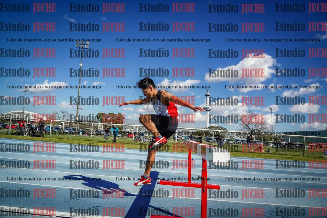 Fotos de los 3000 m con obstáculos de varones