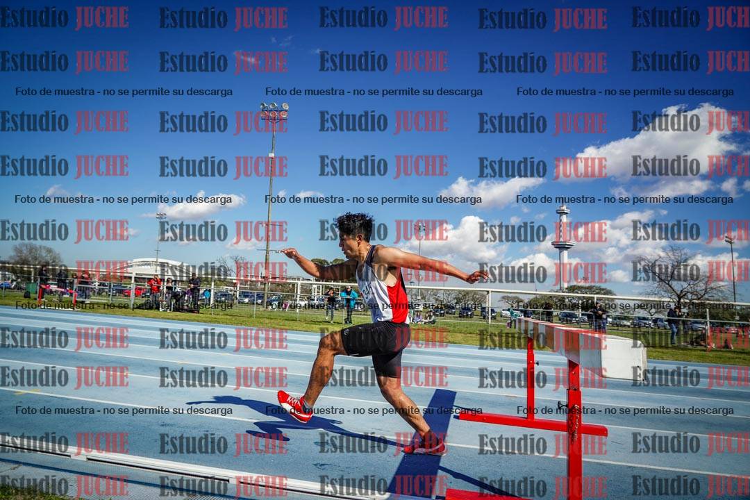 Fotos de los 3000 m con obstáculos de varones