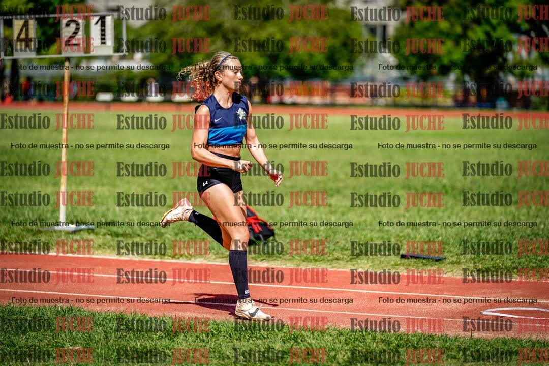 Fotos del salto en largo de mujeres