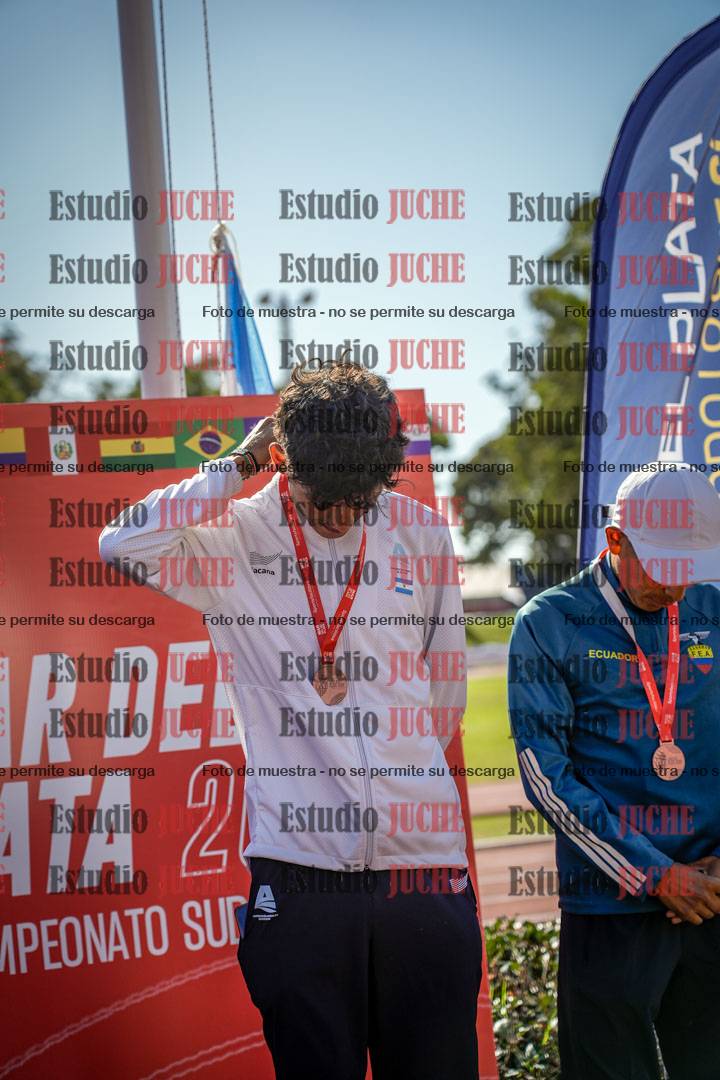 Fotos de algunos extras y podios del día 2