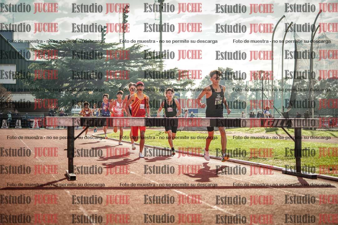 Fotos de los 2000 m con obstáculos de varones