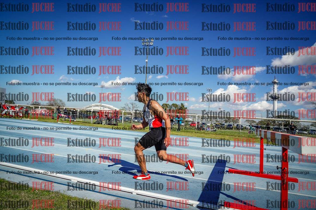 Fotos de los 3000 m con obstáculos de varones