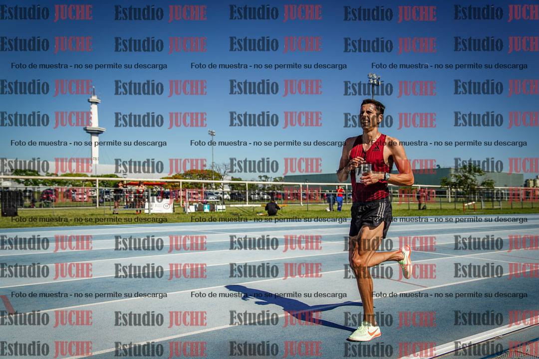 Fotos de los 5000 m de mujeres y varones - serie 1