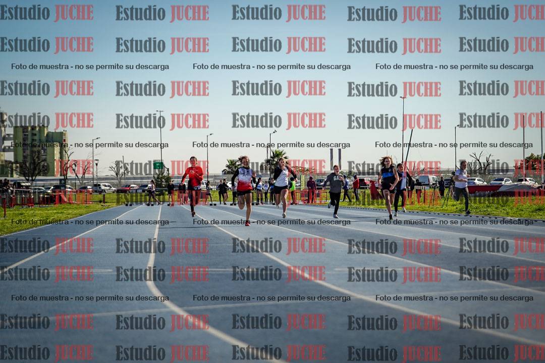 Fotos de los 80 m llanos de mujeres - U14