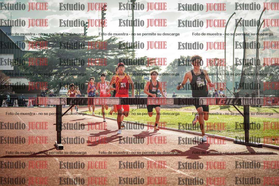 Fotos de los 2000 m con obstáculos de varones