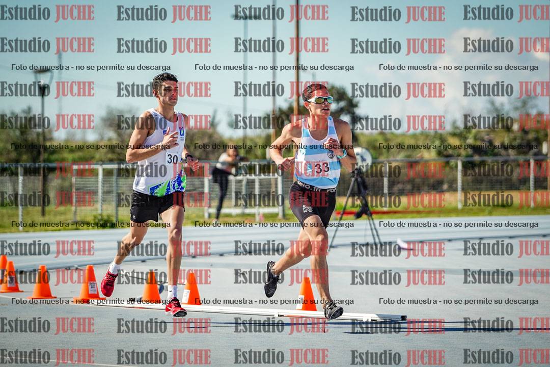 Fotos de los 3000 m con obstáculos de varones