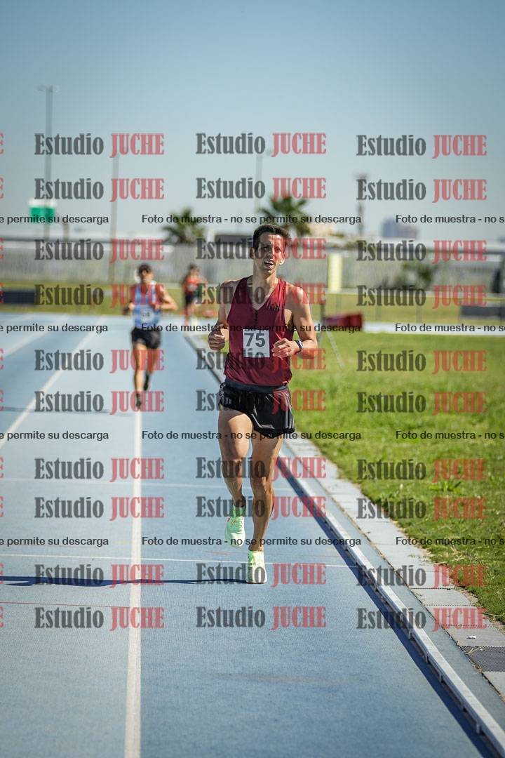 Fotos de los 5000 m de mujeres y varones - serie 1