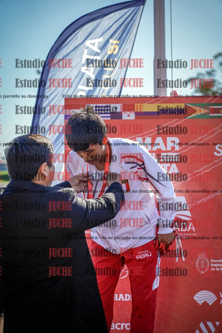 Fotos de algunos extras y podios del día 2