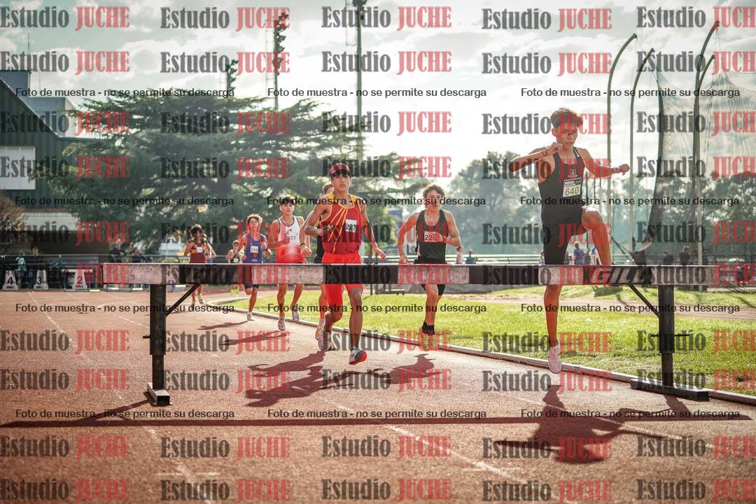 Fotos de los 2000 m con obstáculos de varones