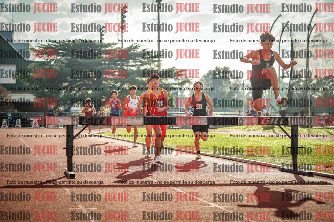 Fotos de los 2000 m con obstáculos de varones