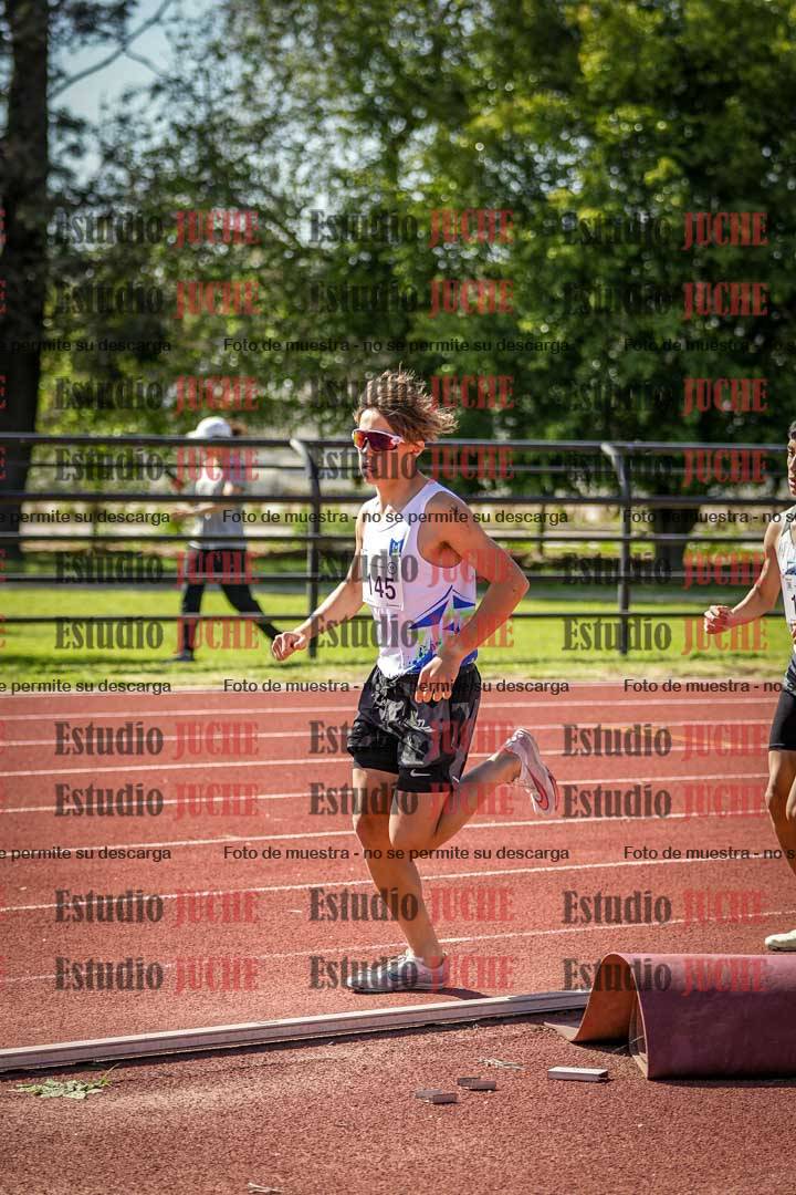 Fotos de los 1500 m con obstáculos de varones
