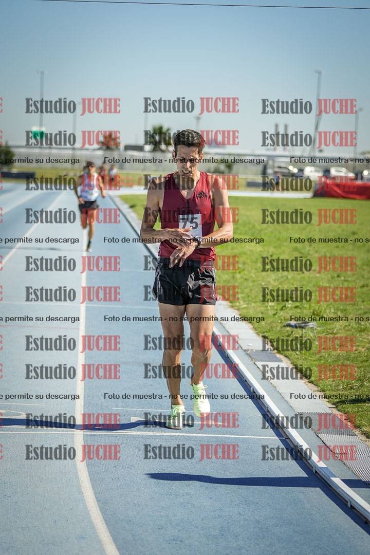 Fotos de los 5000 m de mujeres y varones - serie 1
