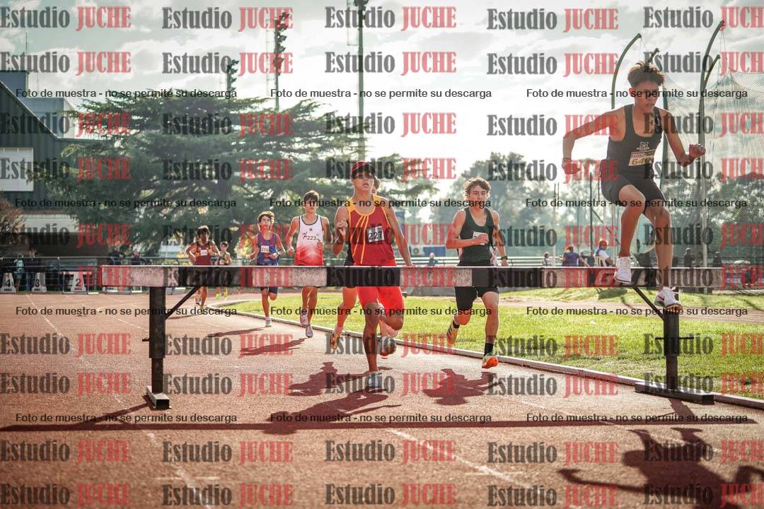 Fotos de los 2000 m con obstáculos de varones