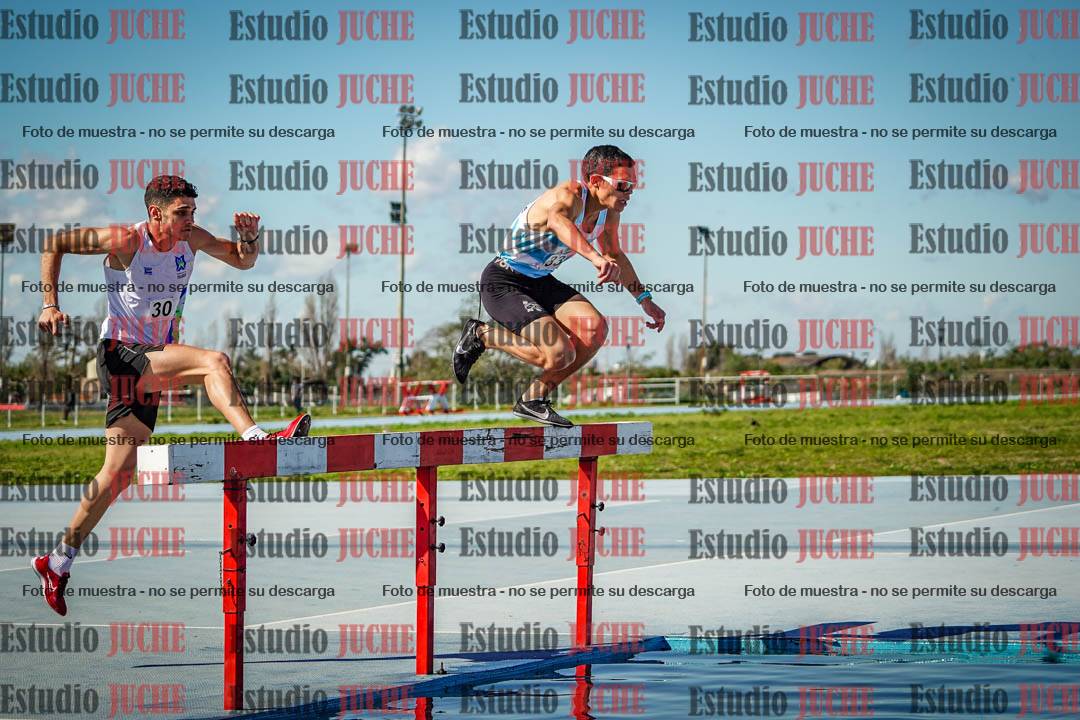 Fotos de los 3000 m con obstáculos de varones