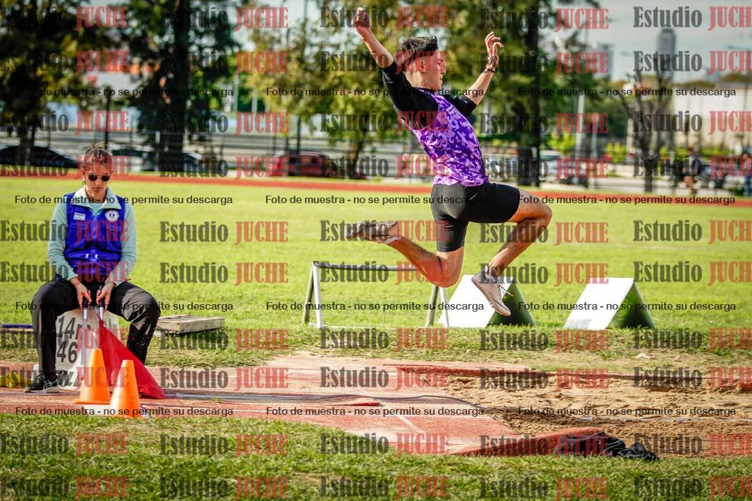 Fotos del salto en largo de varones