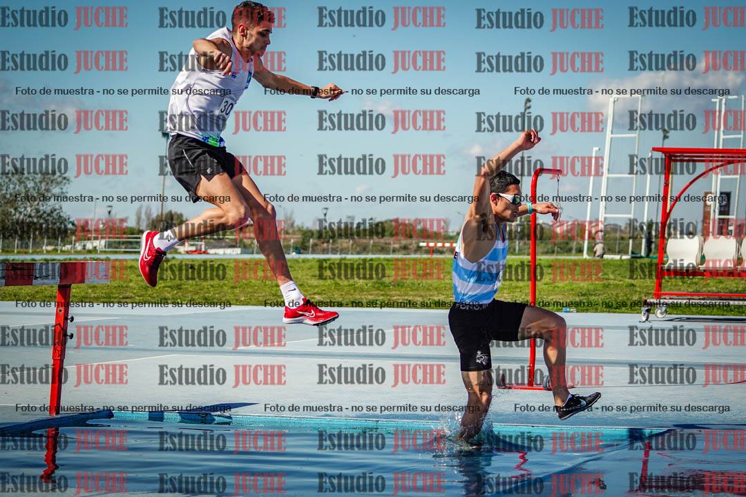 Fotos de los 3000 m con obstáculos de varones