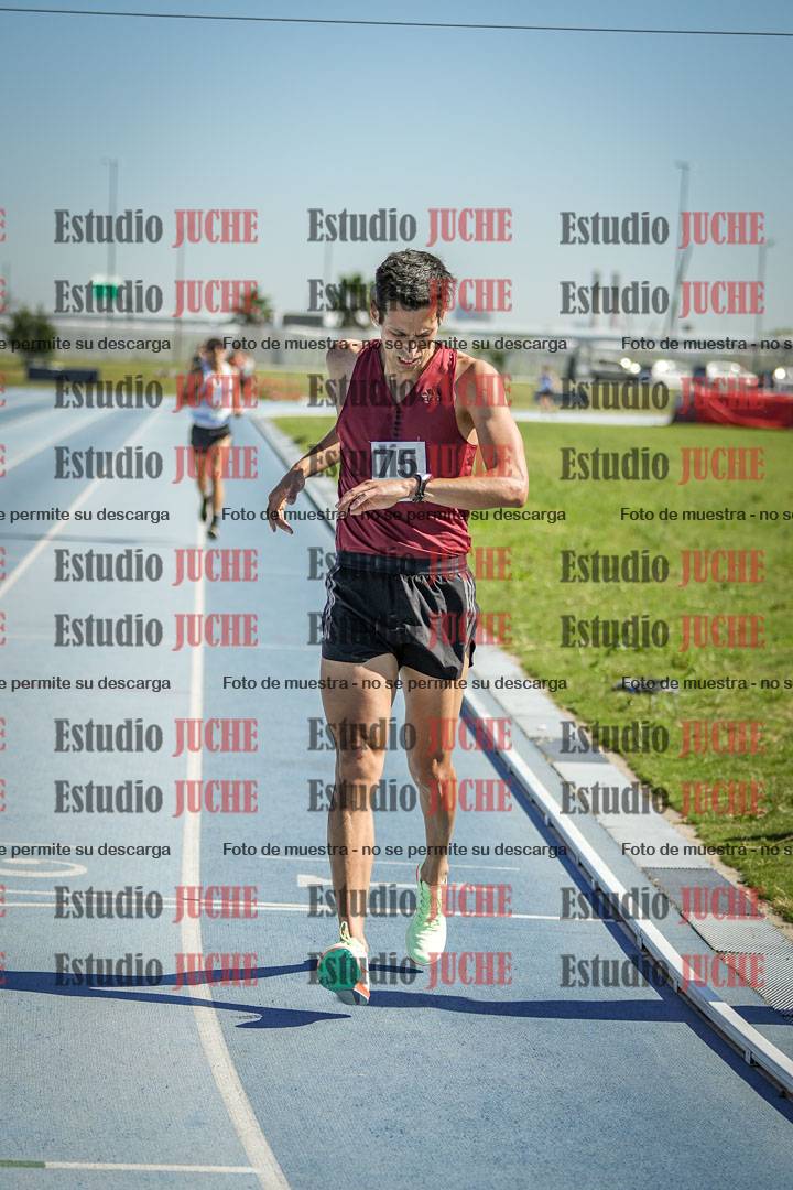 Fotos de los 5000 m de mujeres y varones - serie 1