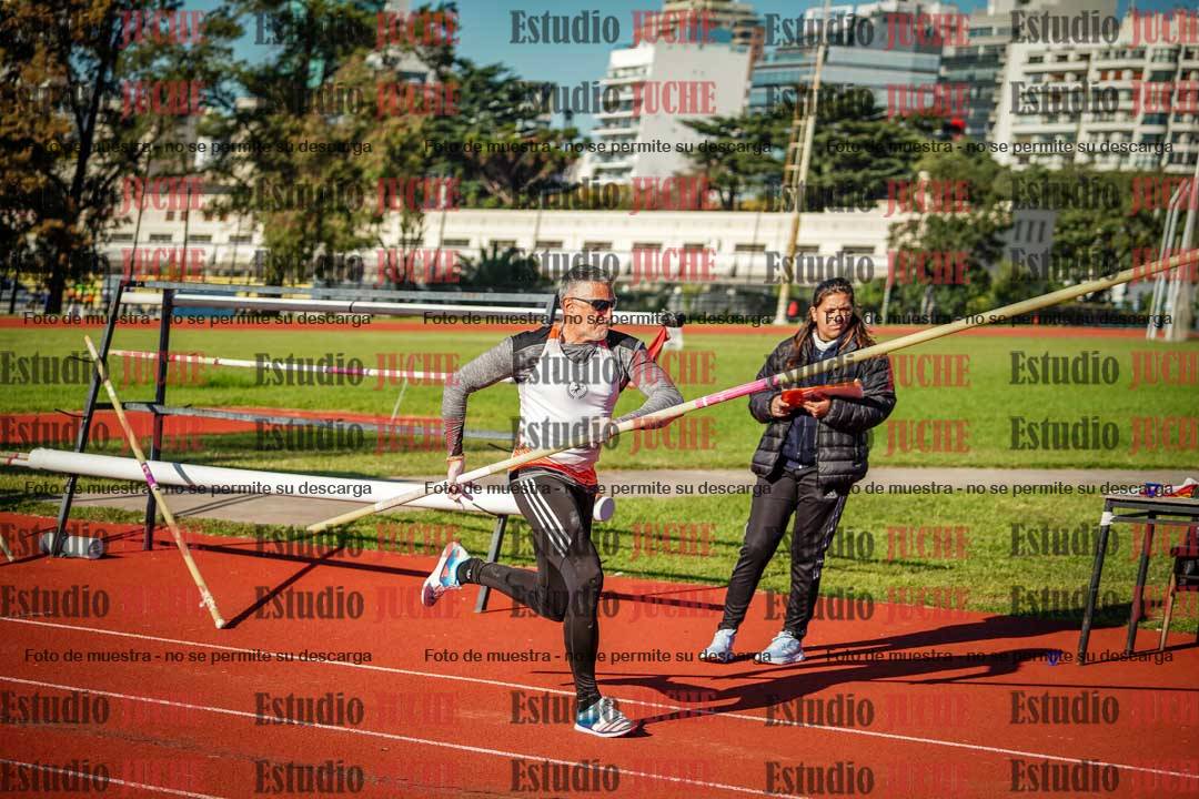 Fotos del salto con garrocha de mujeres y varones