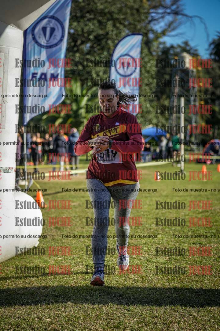 Fotos de la llegada del cross de 4000 m - mujeres