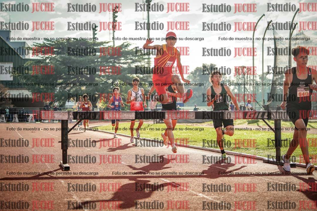 Fotos de los 2000 m con obstáculos de varones