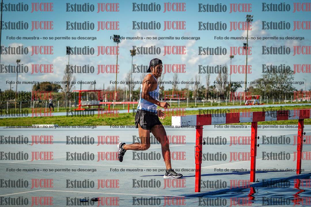 Fotos de los 3000 m con obstáculos de varones
