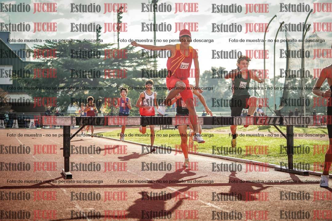 Fotos de los 2000 m con obstáculos de varones