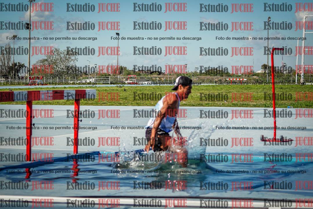 Fotos de los 3000 m con obstáculos de varones