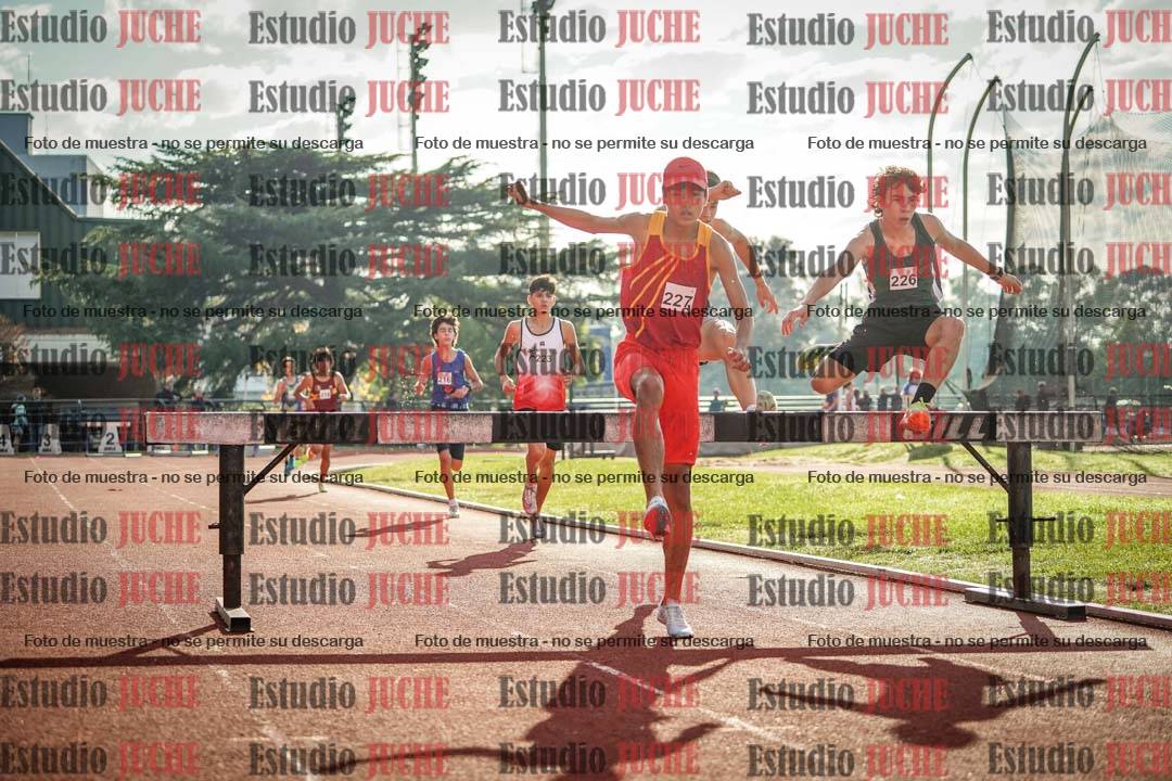 Fotos de los 2000 m con obstáculos de varones