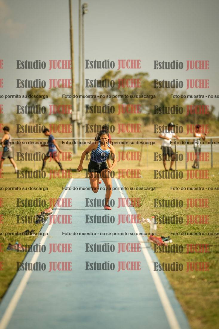 Fotos del salto en largo de mujeres