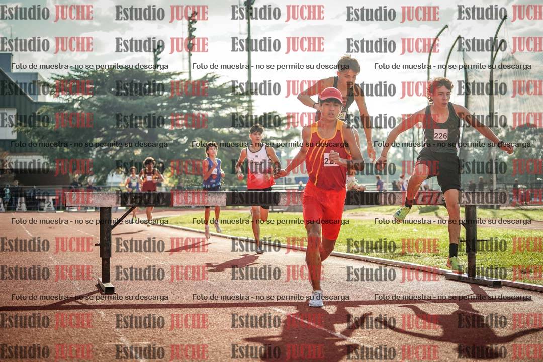 Fotos de los 2000 m con obstáculos de varones