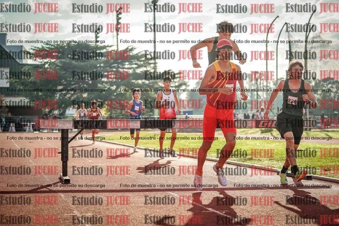 Fotos de los 2000 m con obstáculos de varones