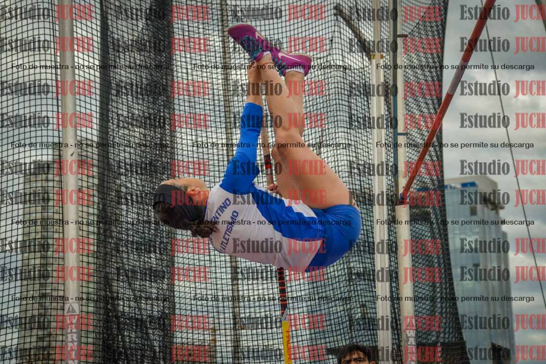Fotos del salto con garrocha de mujeres y varones