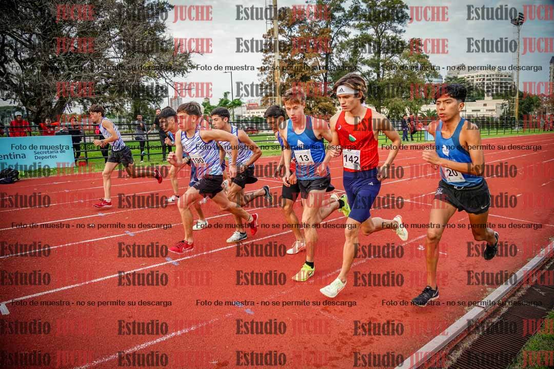 Fotos de los 3000 m con obstáculos de varones