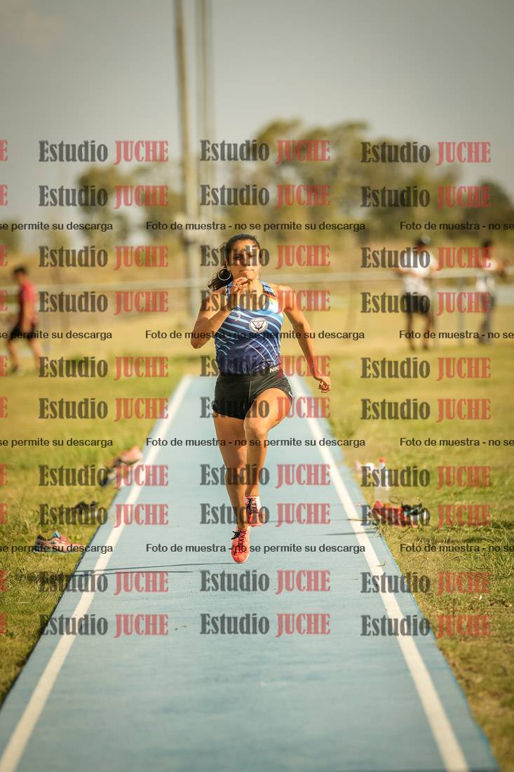 Fotos del salto en largo de mujeres