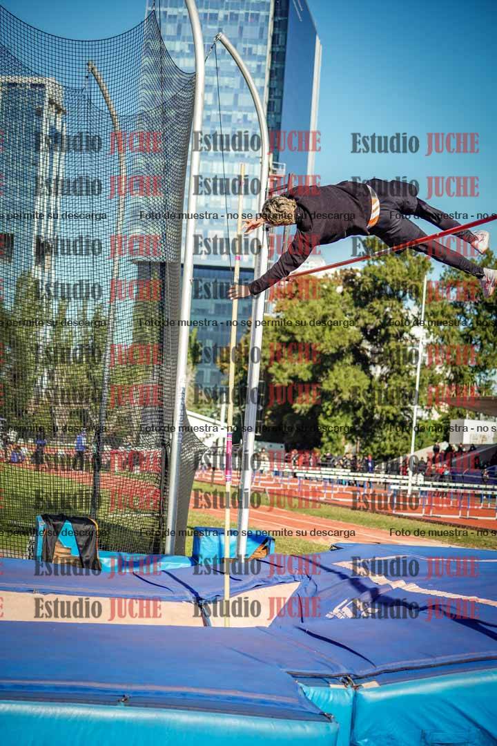 Fotos del salto con garrocha de mujeres y varones