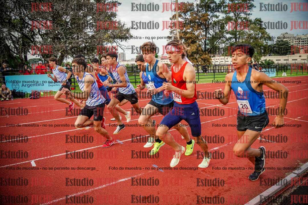 Fotos de los 3000 m con obstáculos de varones