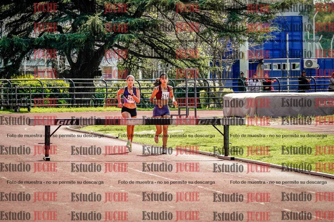 Fotos de los 1500 m con obstáculos de mujeres