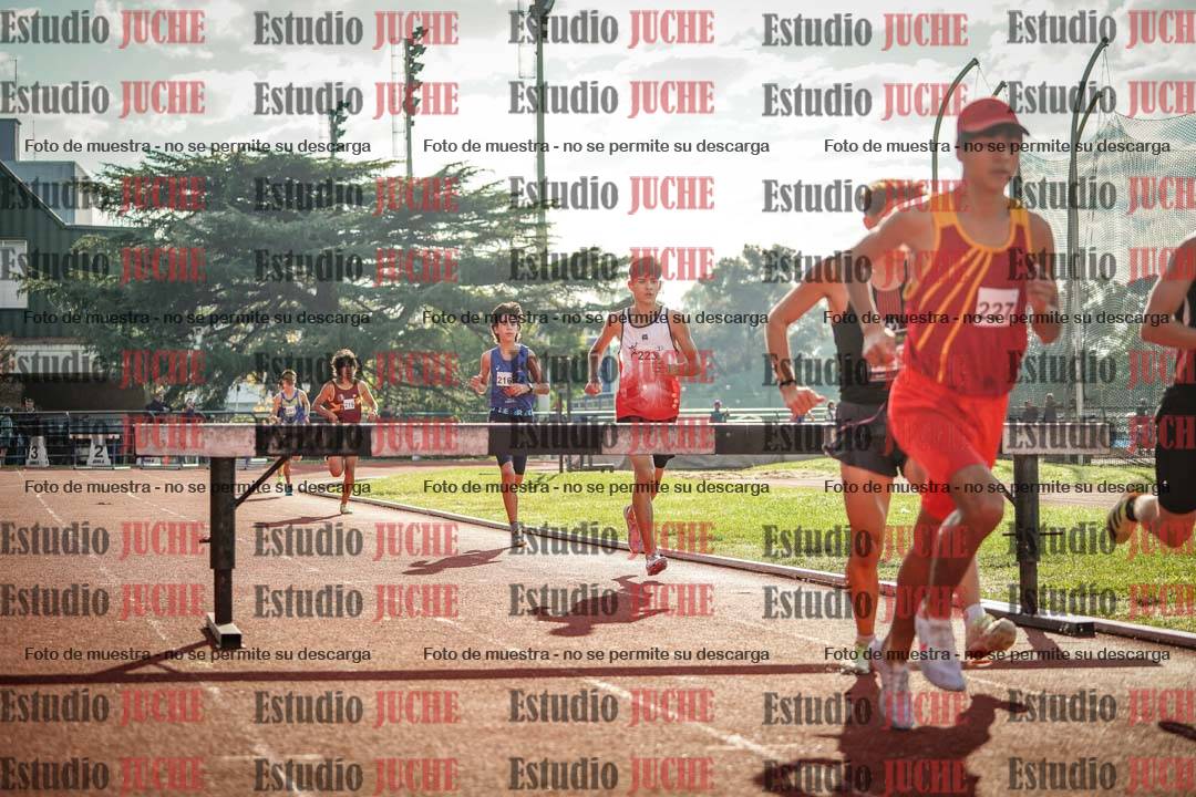 Fotos de los 2000 m con obstáculos de varones