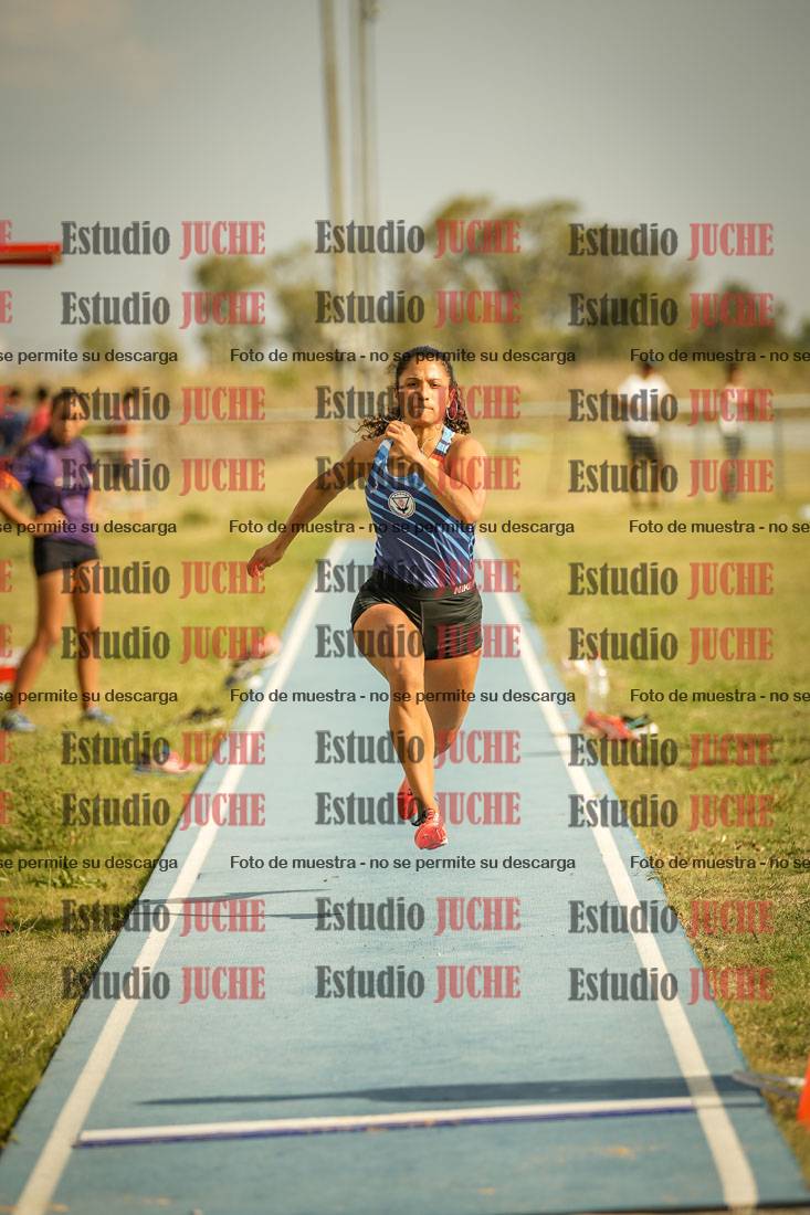 Fotos del salto en largo de mujeres