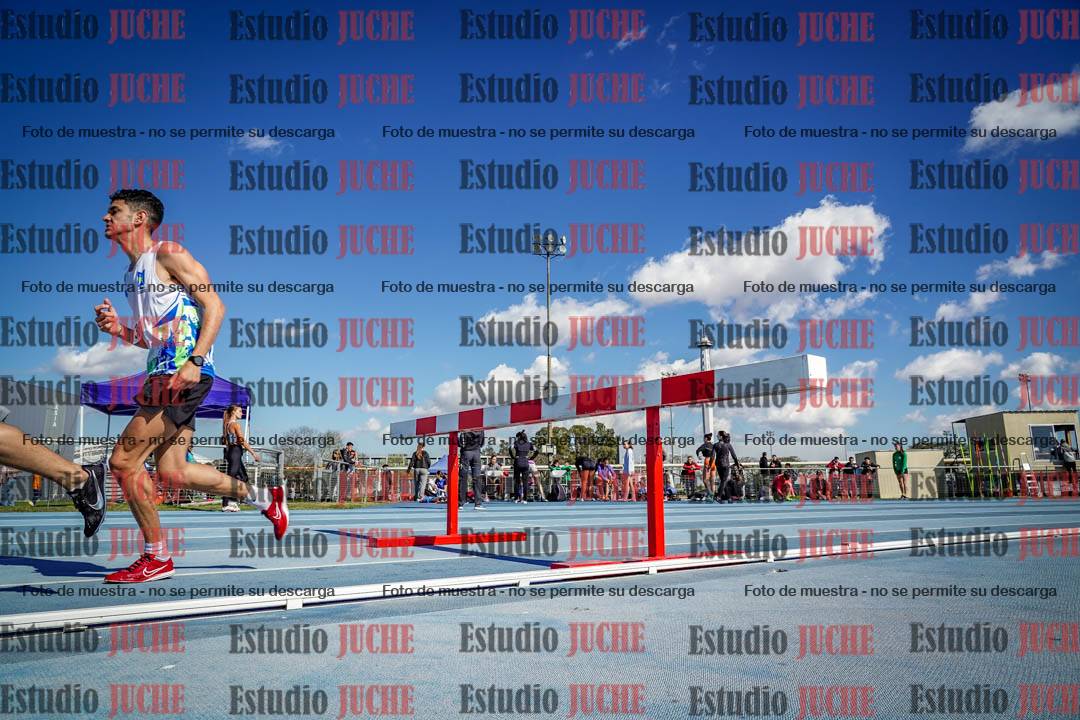 Fotos de los 3000 m con obstáculos de varones