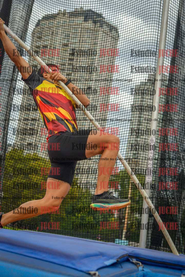 Fotos del salto con garrocha de mujeres y varones