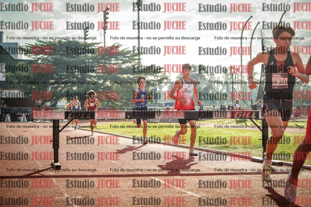 Fotos de los 2000 m con obstáculos de varones