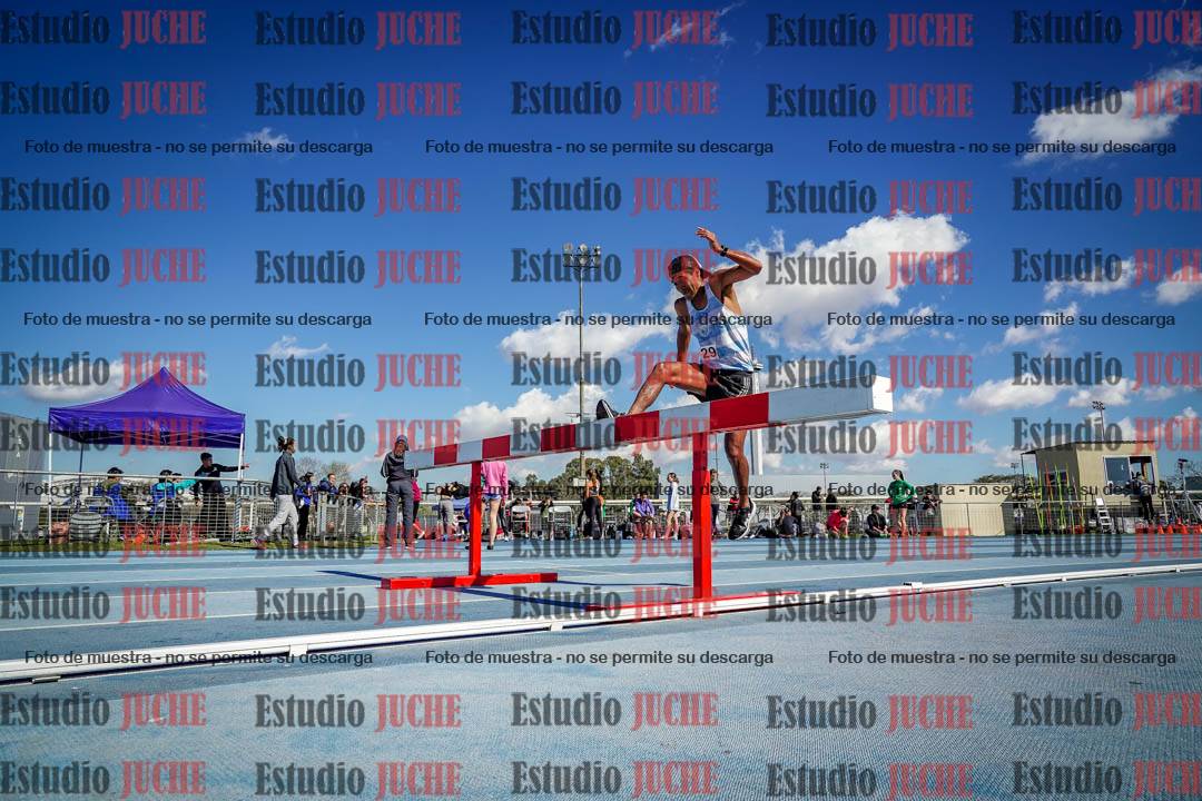 Fotos de los 3000 m con obstáculos de varones