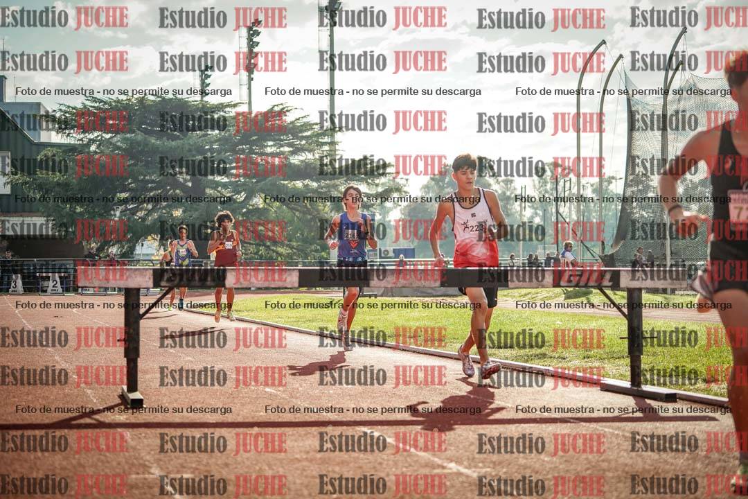 Fotos de los 2000 m con obstáculos de varones
