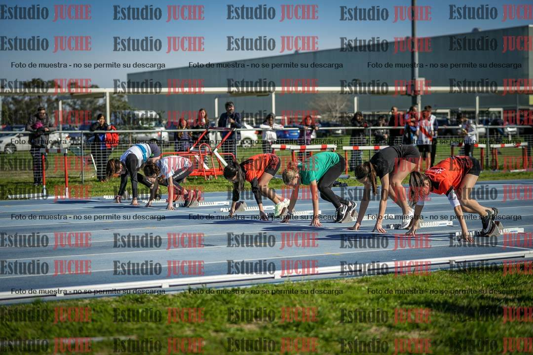 Fotos de los 80 m llanos de mujeres - U14