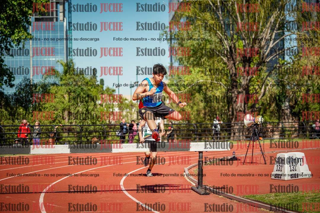 Fotos de los 1500 m con obstáculos de varones