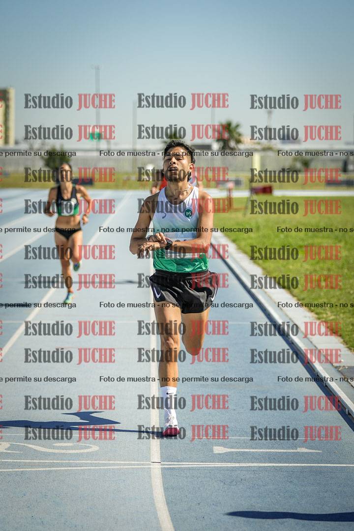 Fotos de los 5000 m de mujeres y varones - serie 1