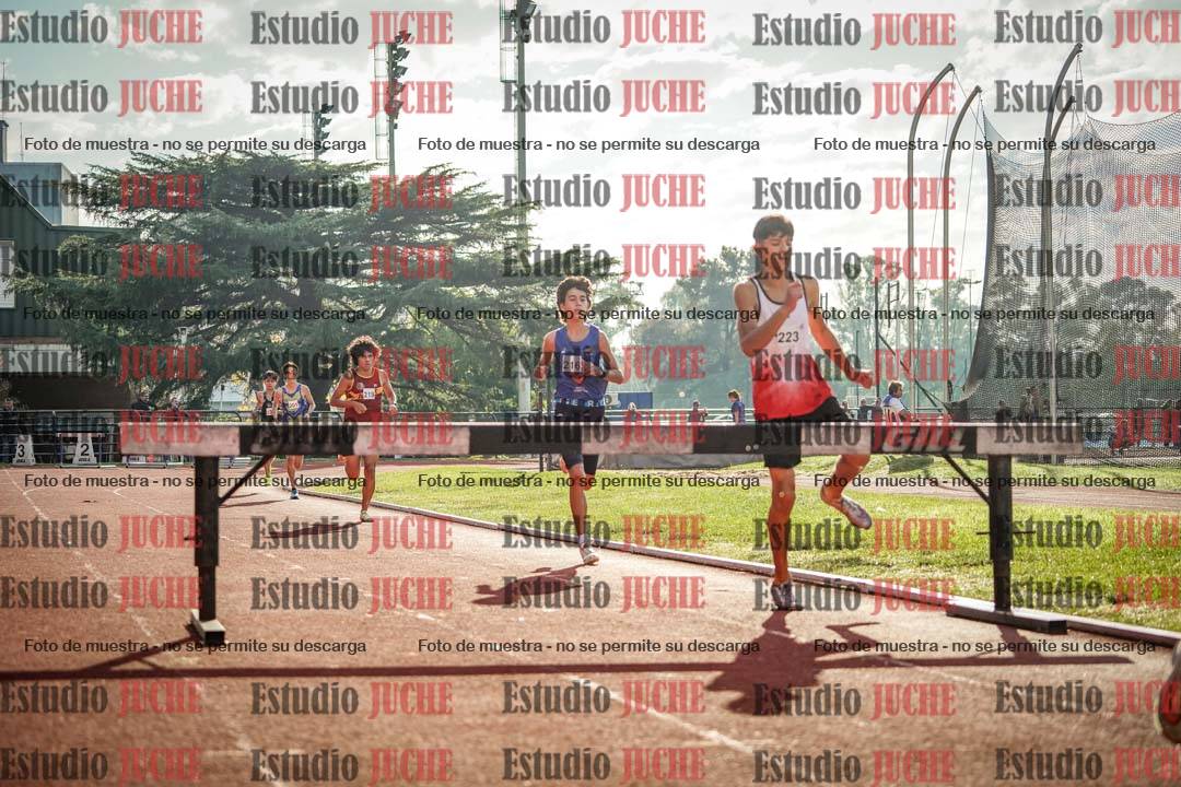 Fotos de los 2000 m con obstáculos de varones