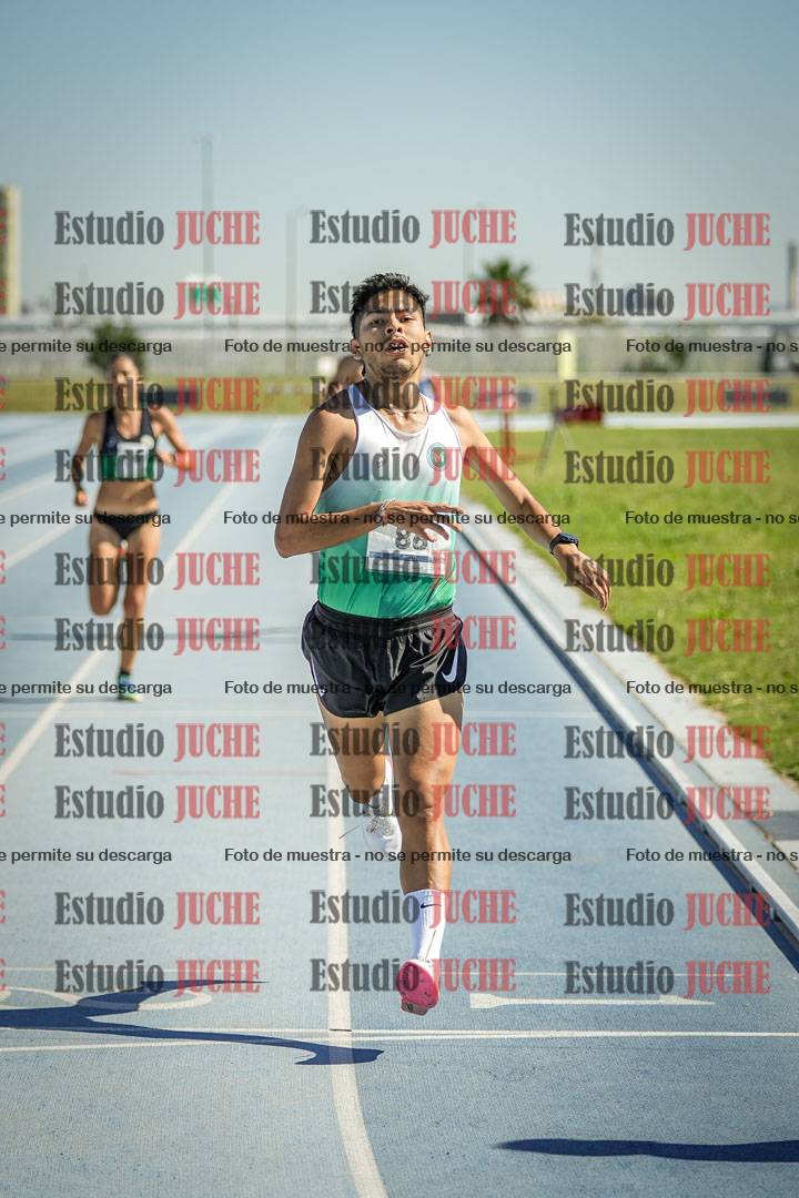 Fotos de los 5000 m de mujeres y varones - serie 1